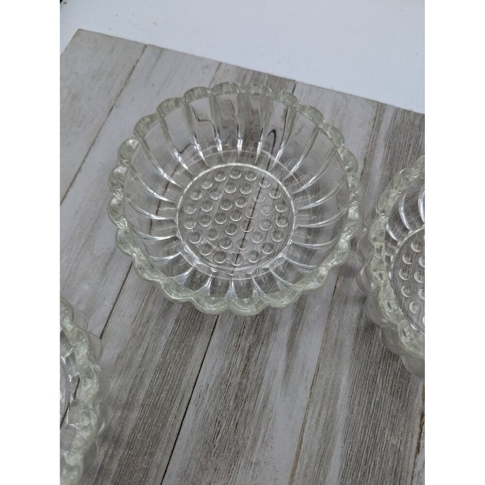 Vintage Jeanette Glass Berry 4 Dessert Bowls Clear - Picture 6 of 9